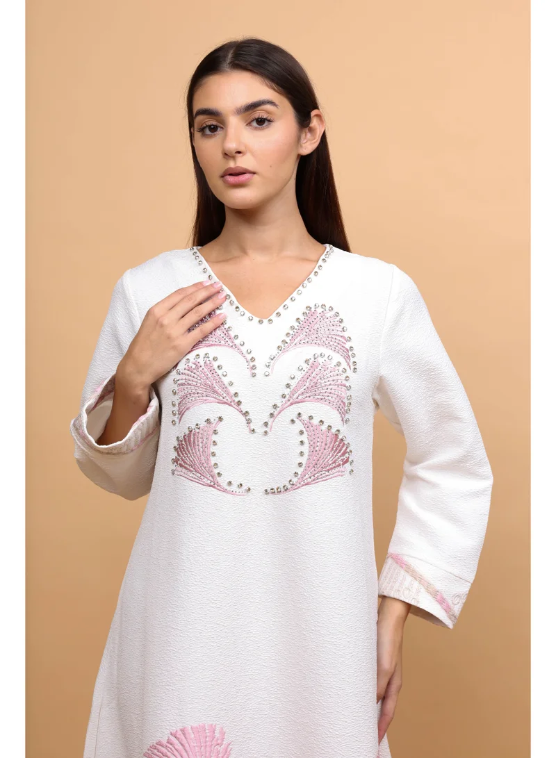 اكسا جلابية مطرزة بالكريستال عصرية لون خوخي